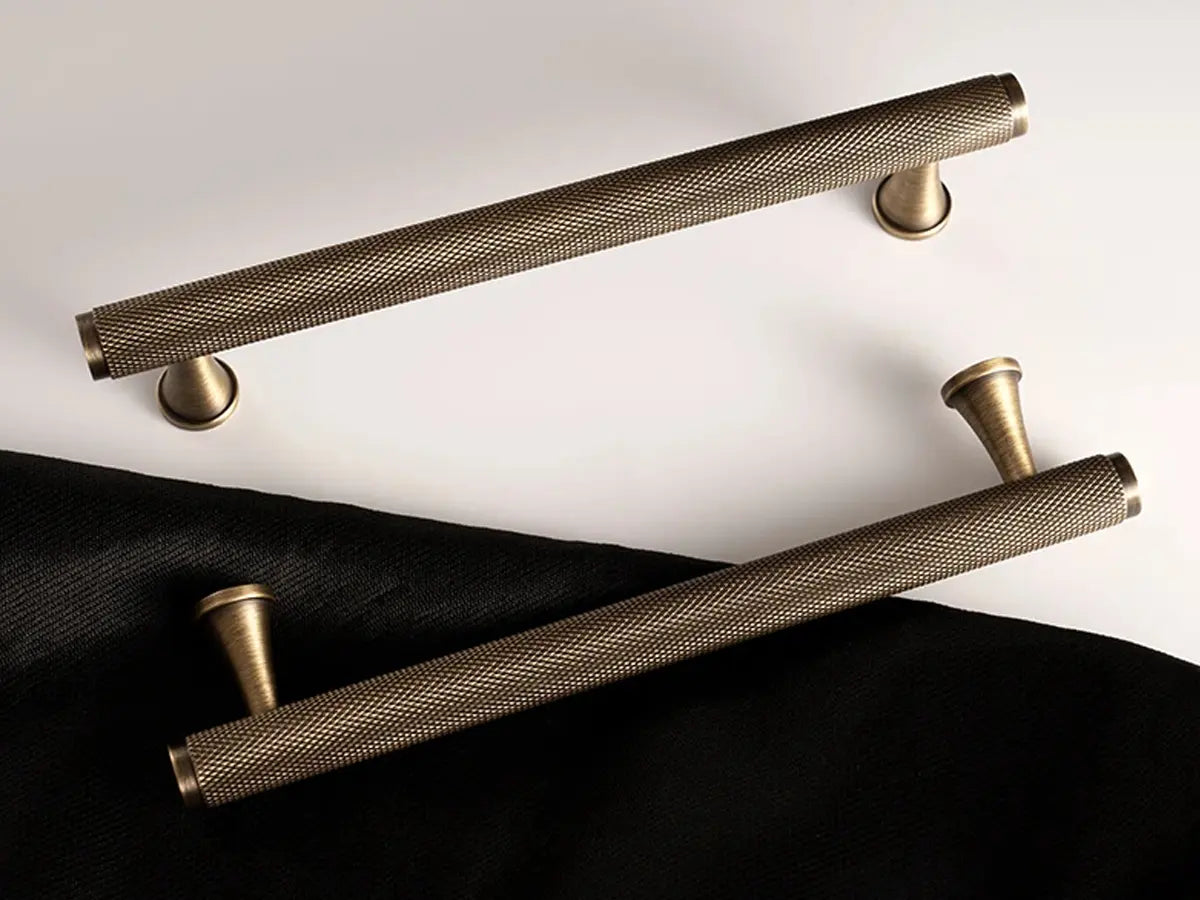BANBURY Knurled Antique Brass Kitchen & Cabinet Handle