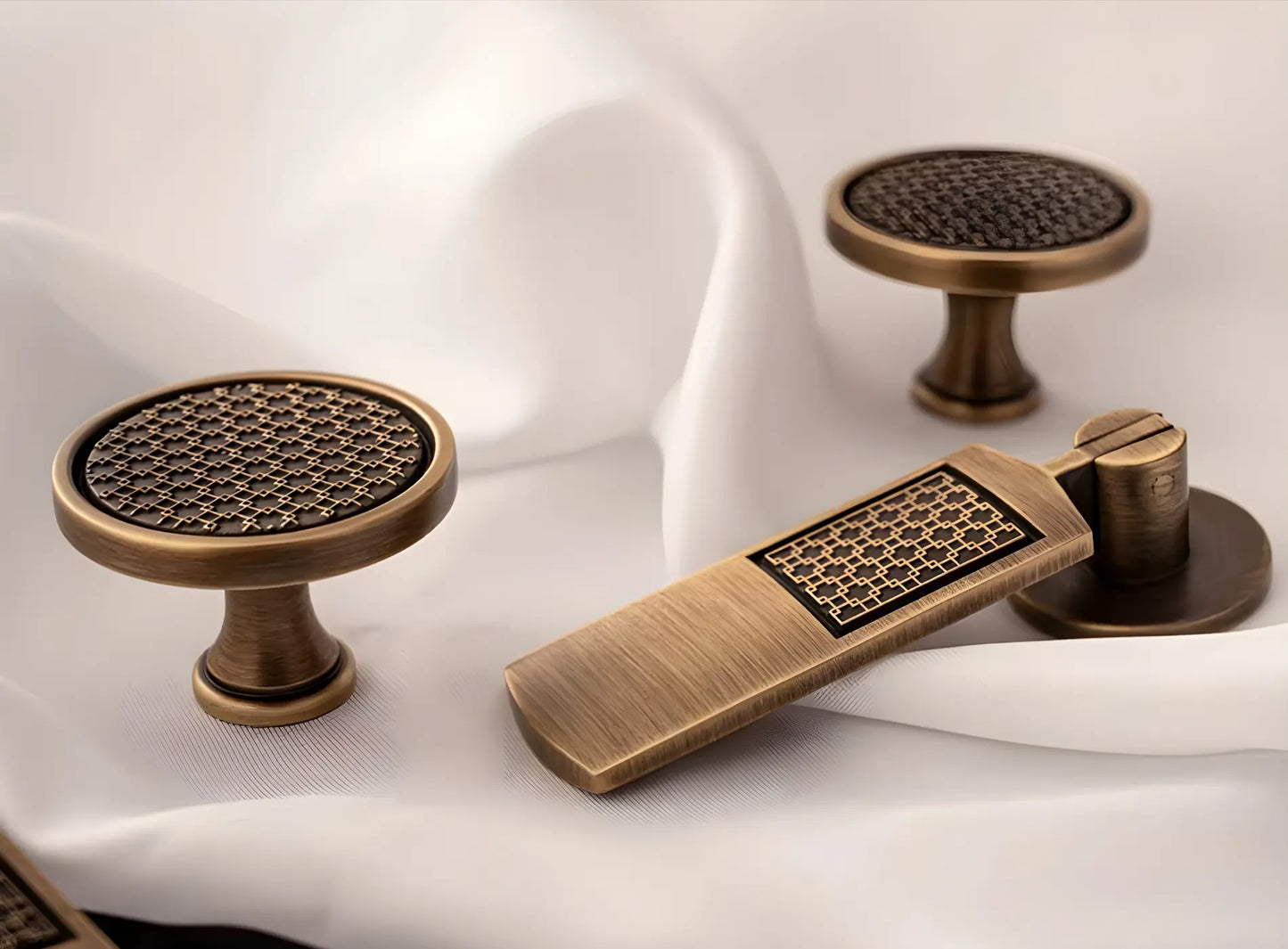 MANTRA Solid Brass Pendant Cabinet Pull Handle